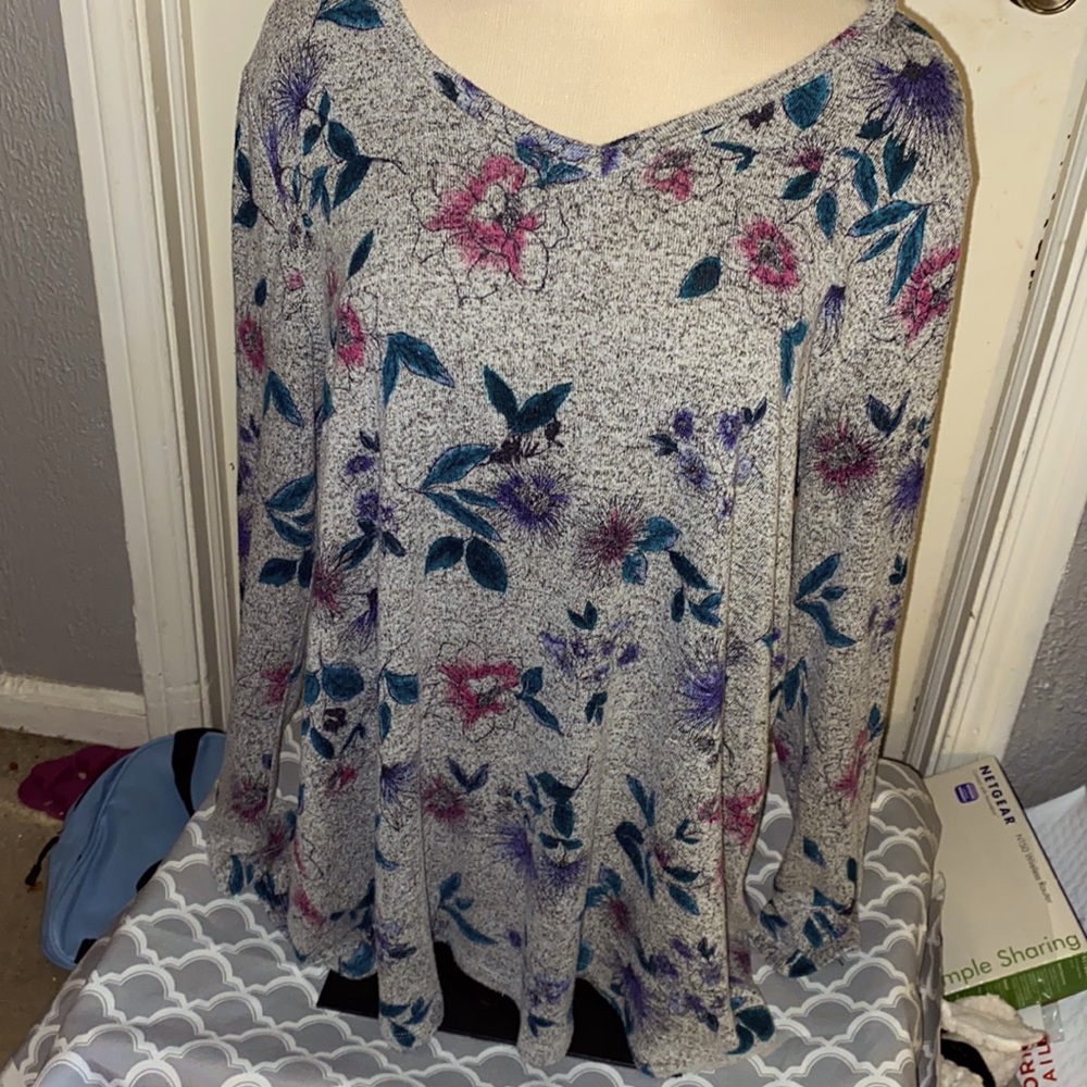 Lane Bryant 14/16 super soft long sleeve gray floral top